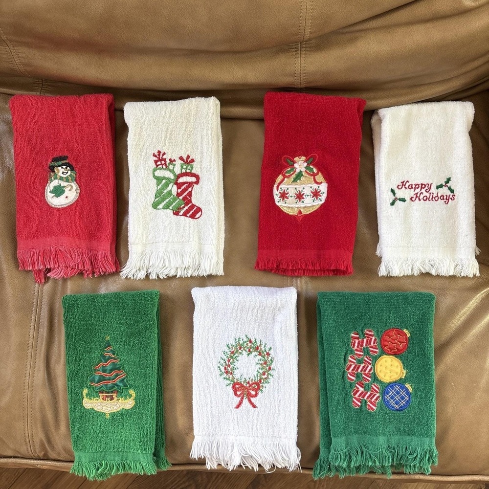 VTG Christmas Embroidered Fingertip Towels (7) Red Green White Holiday Festive
